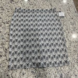 Liz Claiborne XL pull on skirt white and black